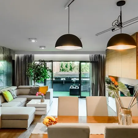 Lumina Luxury 2-level With Parking Daire