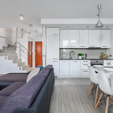 Lumina Luxury 2-level With Parking Apartment