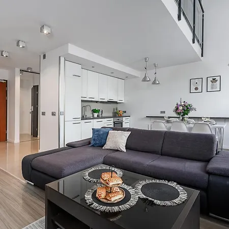 Lumina Luxury 2-level With Parking Apartment