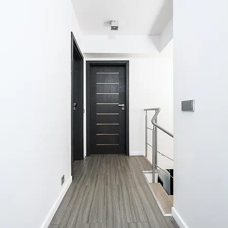 Lumina Luxury 2-level With Parking Apartment *