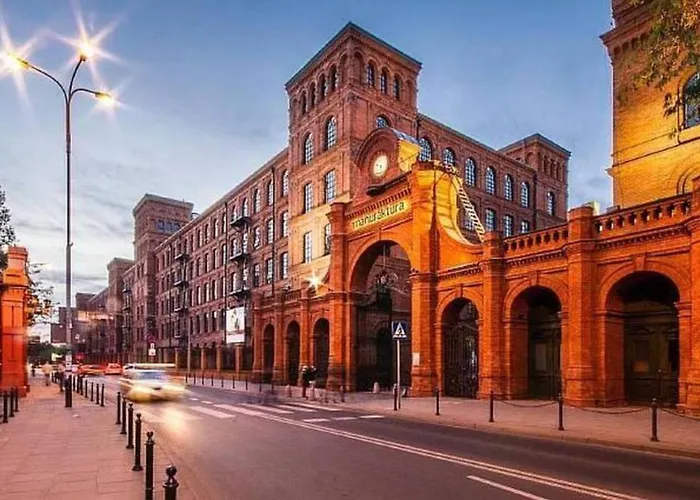 Lumina Luxury 2-level With Parking *